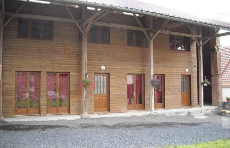 G&icirc;te n&deg;3905 Verchain-Maugr&eacute; - Nord - Facade ext&eacute;rieure avec acc&eacute;&eacute;s sur le jardin