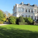 Fa&ccedil;ade arri&egrave;re du Ch&acirc;teau donnant sur le parc.