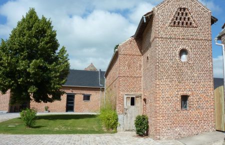 Le Colombier, adossé au gite de groupe. Gîte de groupe n°3330 Féchain - Nord - Le Colombier, adossé au gite de groupe.